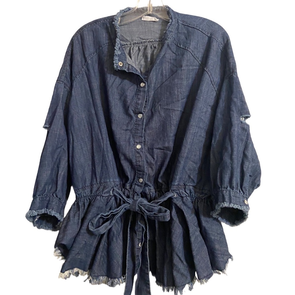 Plush boutique Dark wash denim chambray pearl snap distressed belted top large